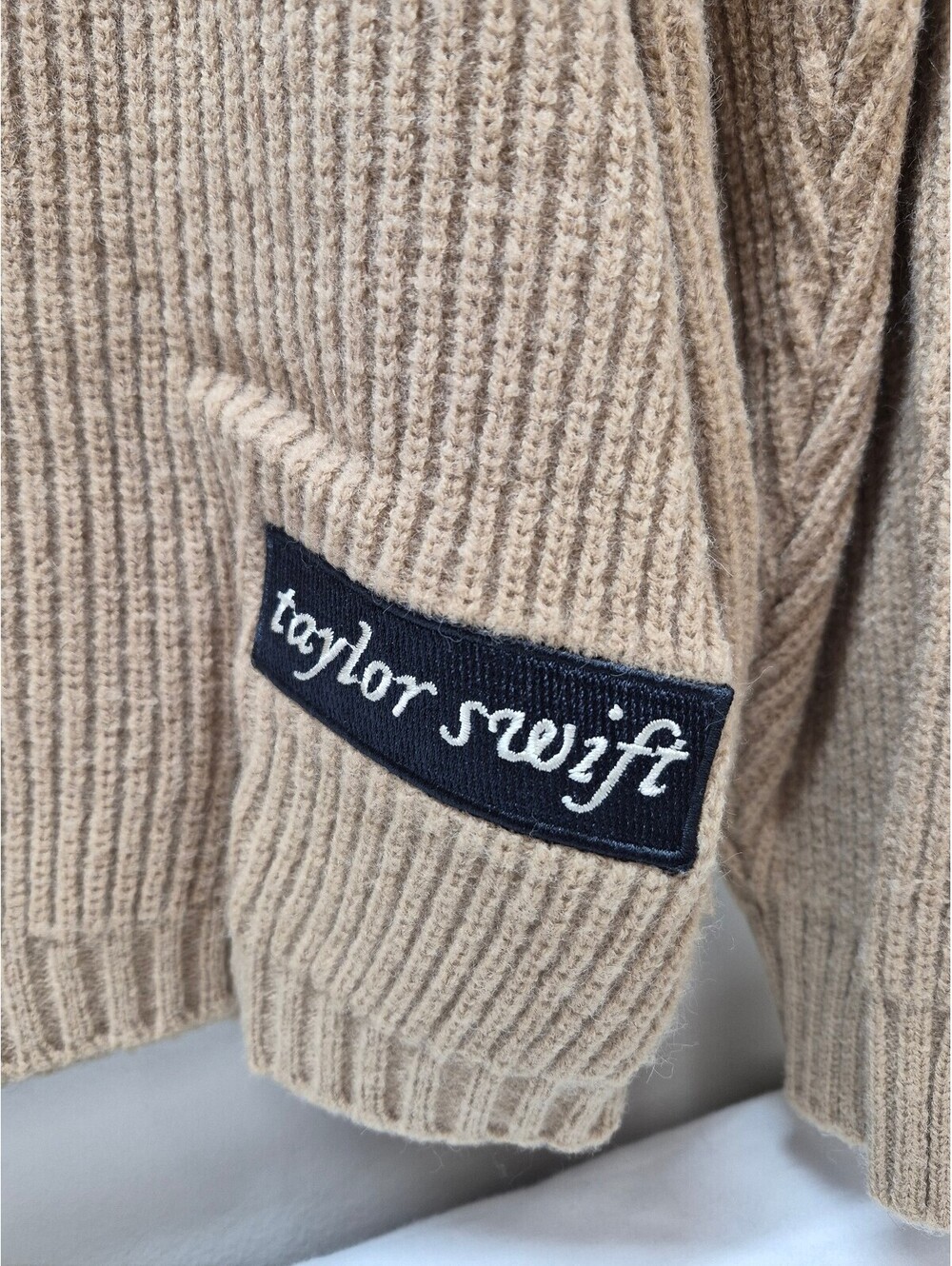 Taylor Swift Folklore Album Beige Knit Sweater Size Large B423 - Picture 3 of 7